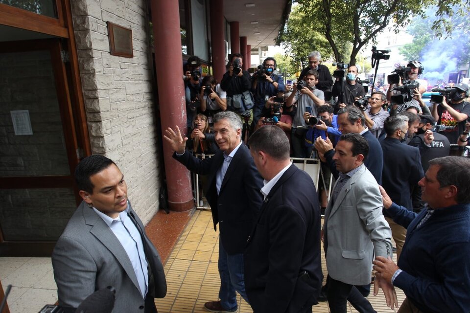 Mauricio Macri en Dolores, al ingreso a su indagatoria por el espionaje a familiares del ARA San Juan. (Fuente: Bernardino Avila)