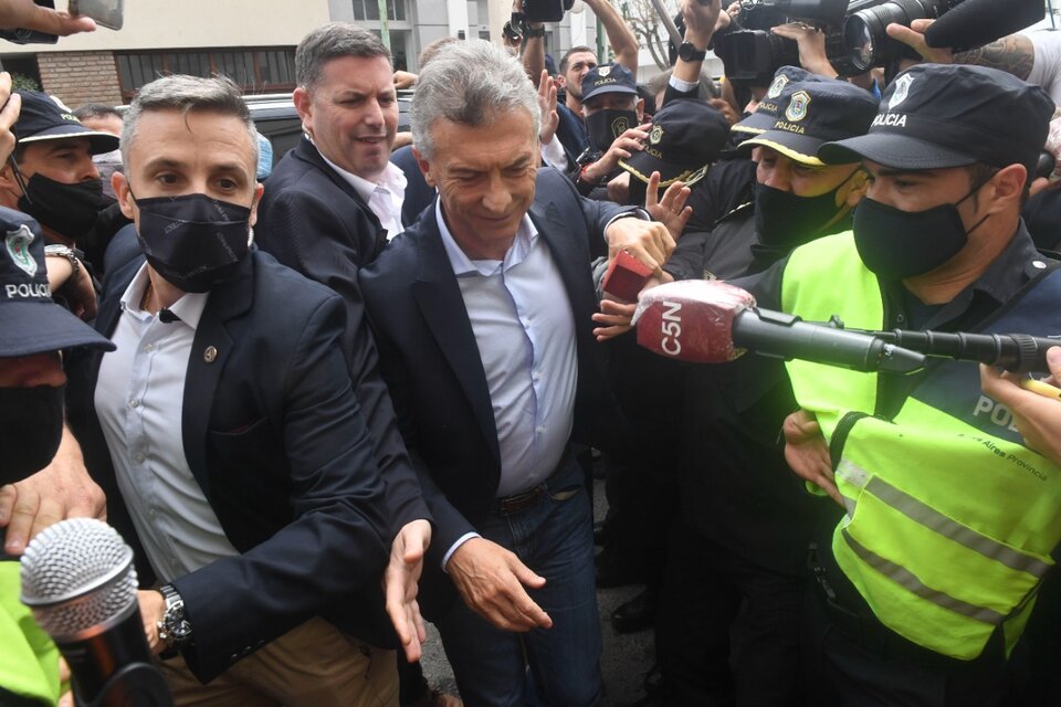 Mauricio Macri le arrebató el micrófono a un cronista del canal de noticias C5N. (Fuente: Bernardino Avila)