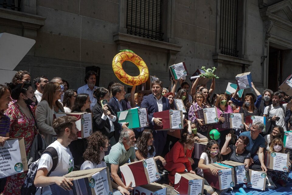 Costa Salguero: entregaron más de 50 mil firmas en apoyo al parque público (Fuente: Télam)