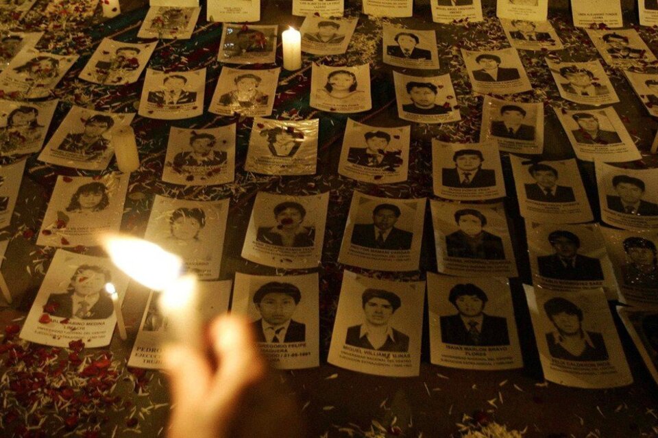 El Congreso peruano guardó un minuto de silencio por los 30 años de la matanza en Barrios Altos (Fuente: EFE)