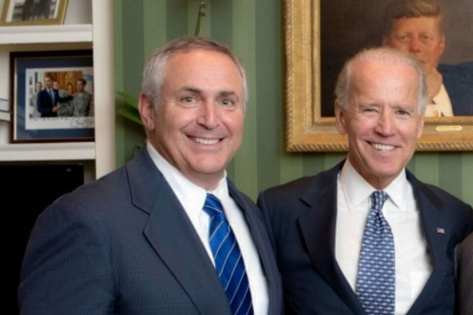 Joe Biden y Marc Stanley, el embajador que designó para Argentina 