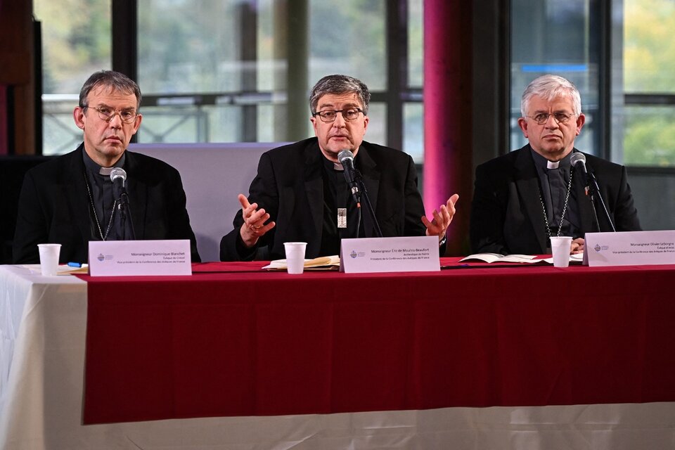 Obispos franceses venderán bienes de la Iglesia para indemnizar a víctimas de abusos (Fuente: AFP)