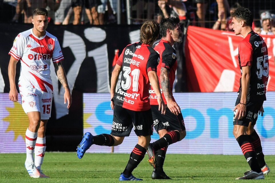 Pablo Pérez celebra el gol que le dio la victoria a Newell's (Fuente: Fotobaires)