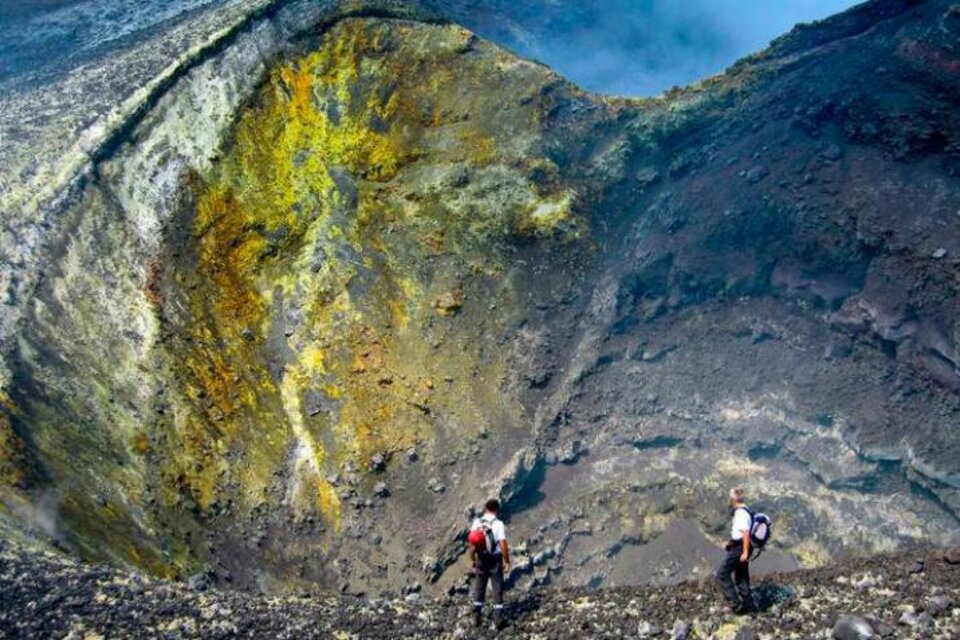 Volcán Etna: el inédito hallazgo de los restos de un hombre en una cueva