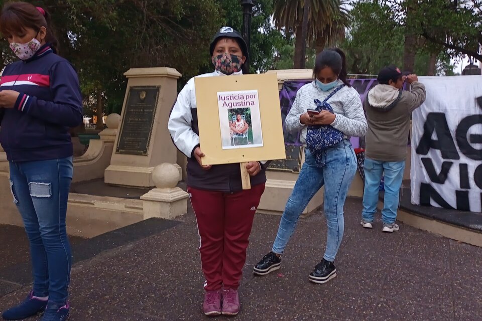 Familiares de víctimas de femicidios marcharon por justicia para Agustina Nieto