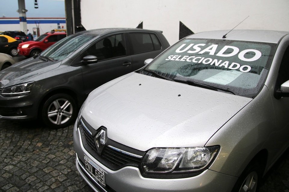 Por disposición de la AFIP para la venta de autos usados por más de 800.000 pesos hay que hacer un nuevo trámite. (Fuente: NA)