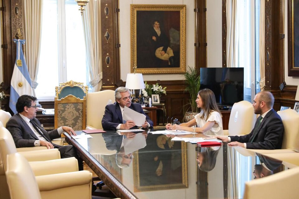 Reunión de Fernández en la Rosada con Moroni, Raverta y Guzmán.