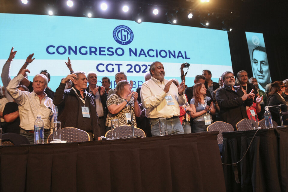 Carlos Acuña y Héctor Daer, en el congreso que los designó cosecretarios generales de la CGT. (Fuente: NA)