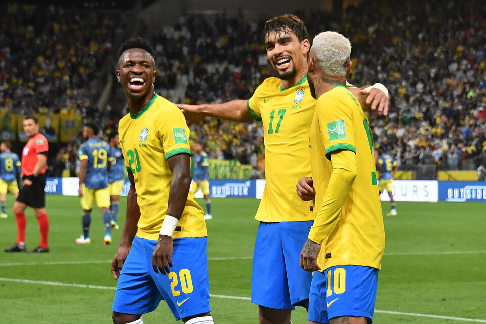 Neymar festeja con Paquetá y Vinicius Jr (Fuente: AFP)