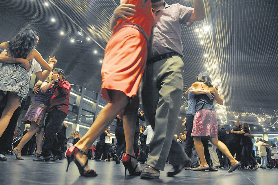 La Milonga Federal le saca viruta al piso del Centro Cultural Kirchner (Fuente: Guadalupe Lombardo)