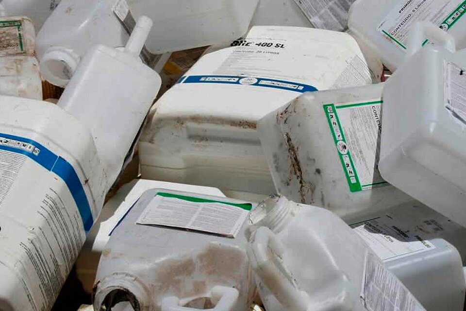 El reciclado ilegal de los envases puede causar daños a la salud.