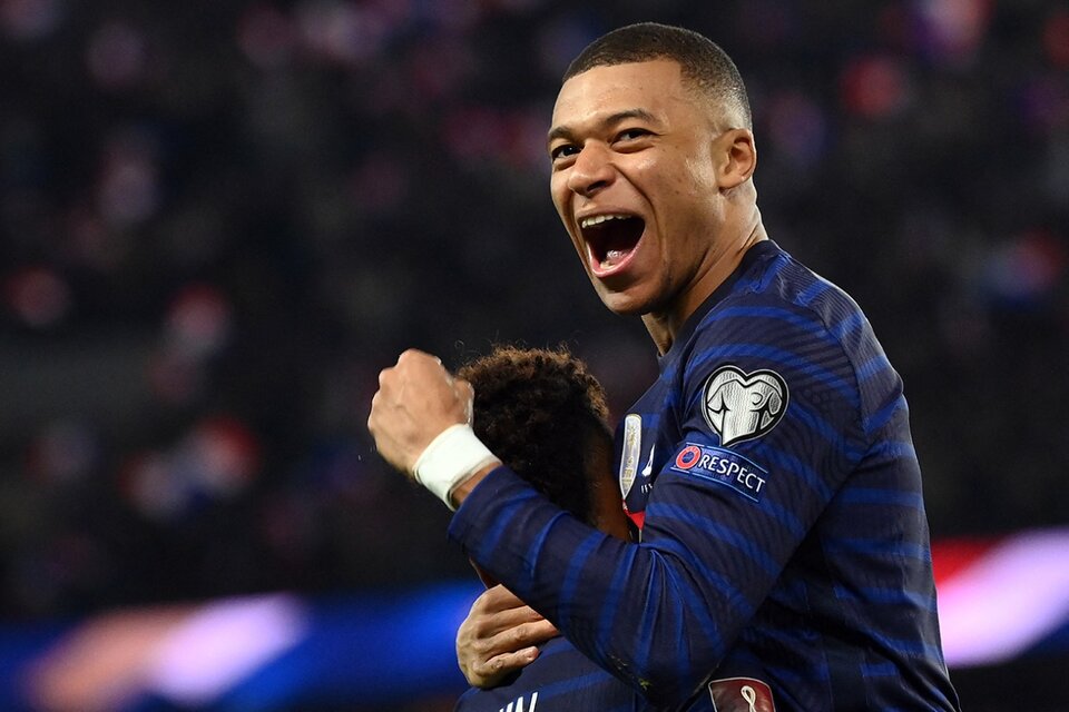 Mbappé metió cuatro en la goleada de Francia a los kazajos (Fuente: AFP)