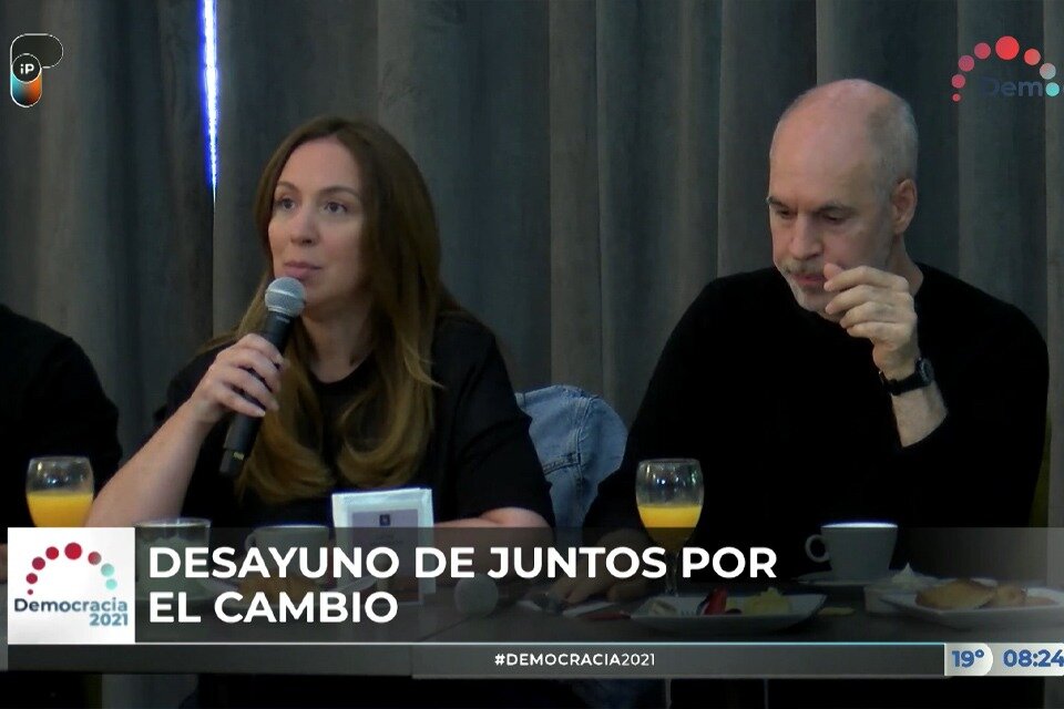 Desayuno de Juntos antes del inicio del acto electoral.