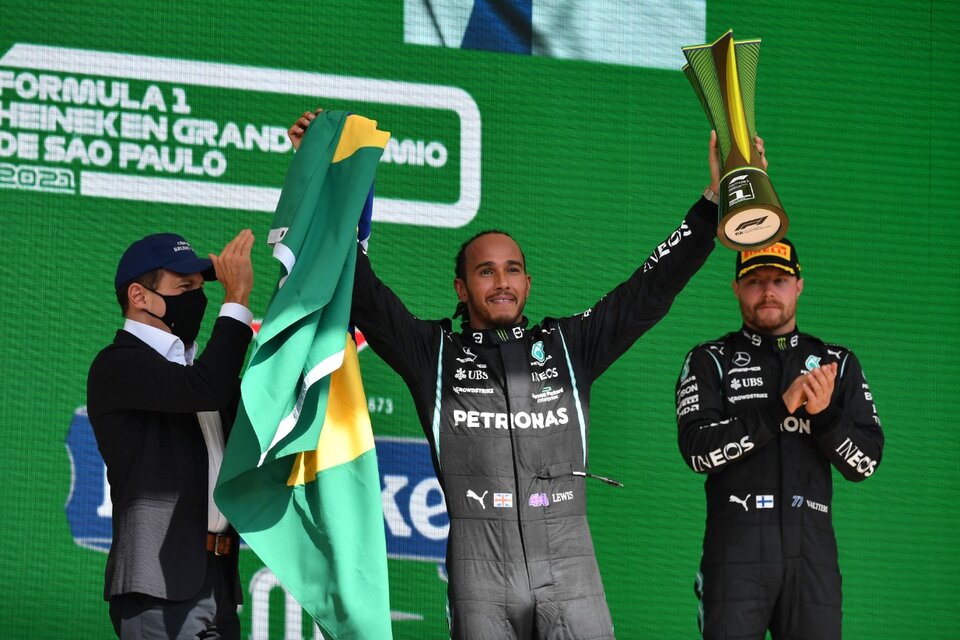 Hamilton dio una muestra de talento y ganó el Gran Premio de Brasil (Fuente: AFP)