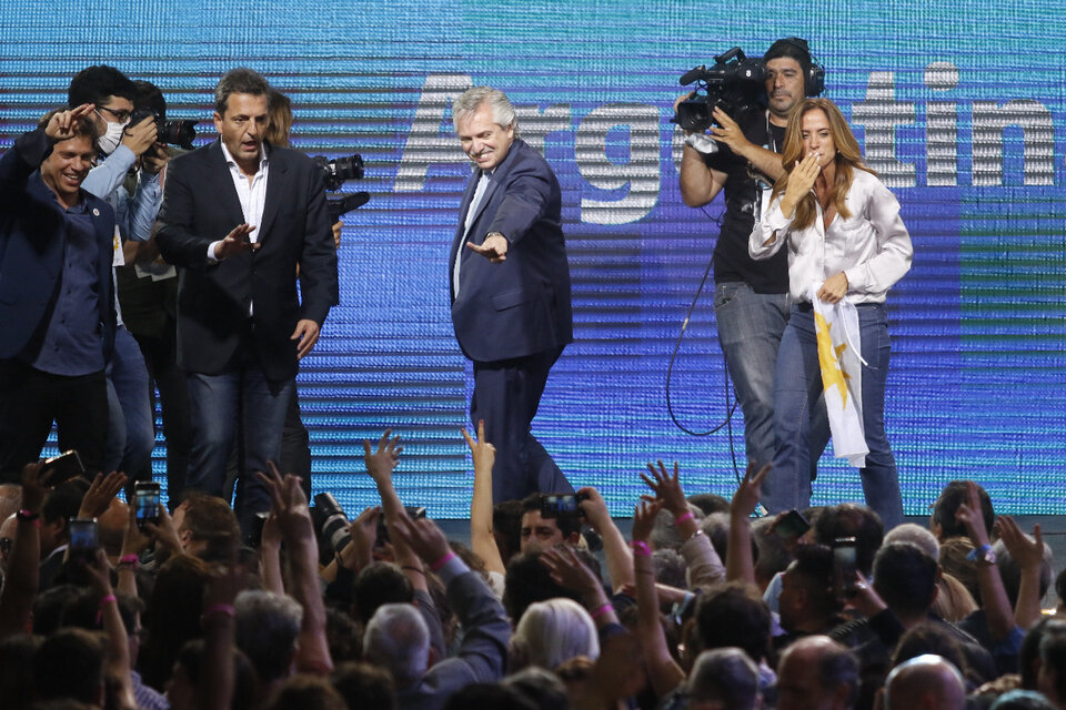 "Mi gratitud a los gobernadores, a los intendentes, a cada militante", expresó el Presidente. (Fuente: Leandro Teysseire)