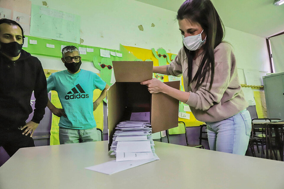 Según el Código Nacional Electoral, el conteo definitivo se inicia a las 48 horas de la eleccón.  (Fuente: Télam)