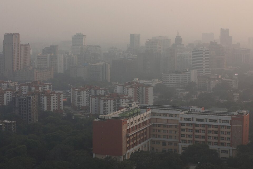 La concentración de partículas contaminantes en el aire de la capital llegó a multiplicar por 30 el nivel máximo recomendado por la Organización Mundial de la Salud. (Fuente: EFE)