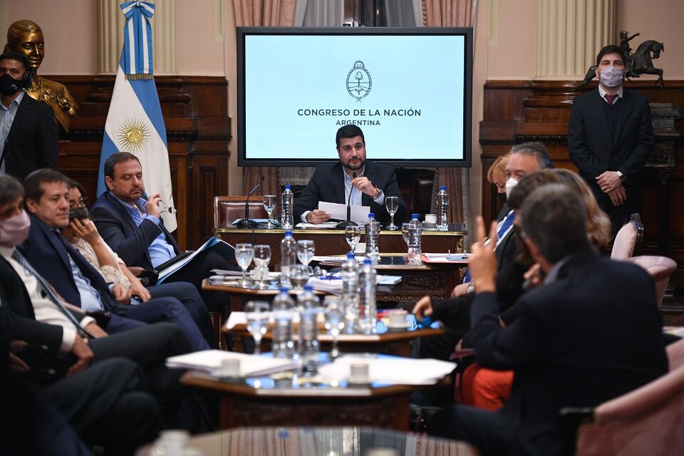 La Comisión Bicameral de Trámite Legislativo, que preside Marcos Cleri (Frente de Todos), se encuentra reunida para debatir una serie de decretos de necesidad y urgencia dictados por el Poder Ejecutivo desde diciembre de 2019. (Fuente: Prensa Senado)