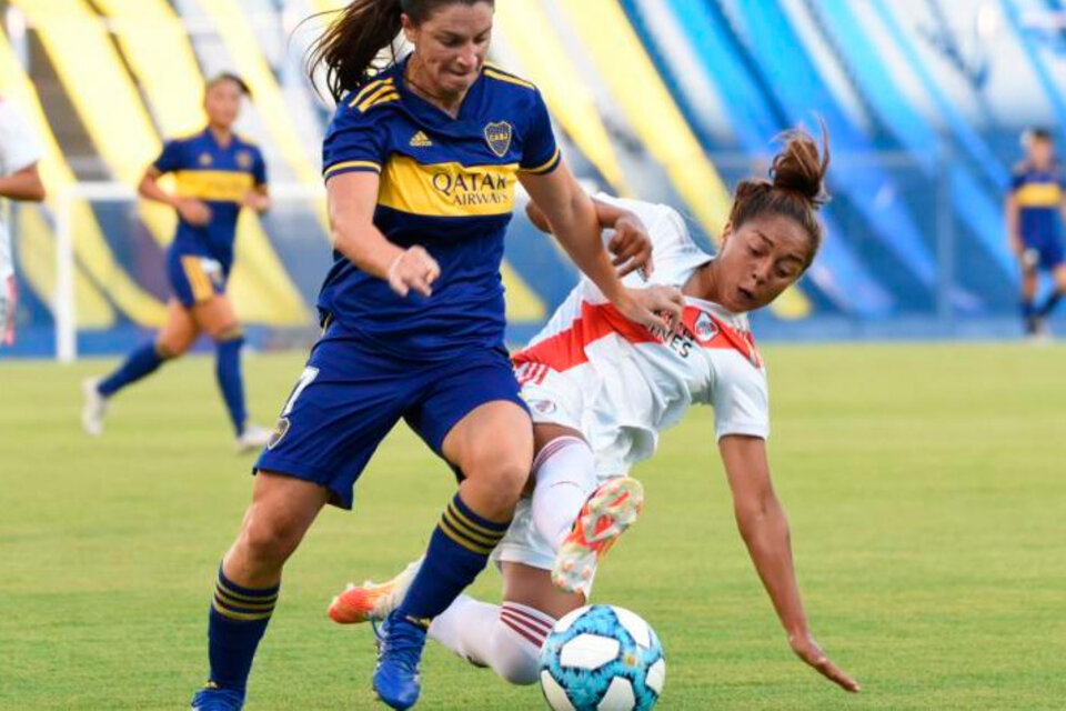 El superclásico femenino se jugan en el estadio Ciudad de Caseros.