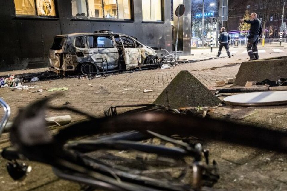 En las protestas en Roterdam hubo dos heridos y 51 detenidos. (Fuente: AFP)