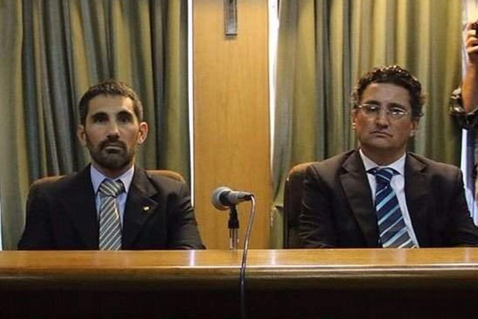 Juan Facundo Gómez Urso (izq) y Pablo Viñas (der) fueron suspendidos provisoriamente en sus funciones para ser sometidos a un jury.