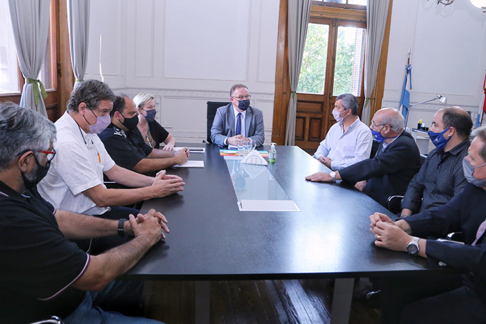 Lagna se reunió con empresarios y trabajadores gastronómicos.