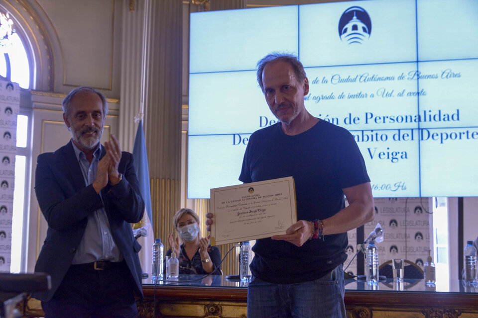 Veiga recibió la distinción del diputado Claudio Morresi