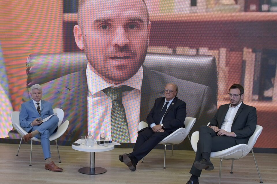 Guzmán en la pantalla durante el encuentro organizado por el BICE.