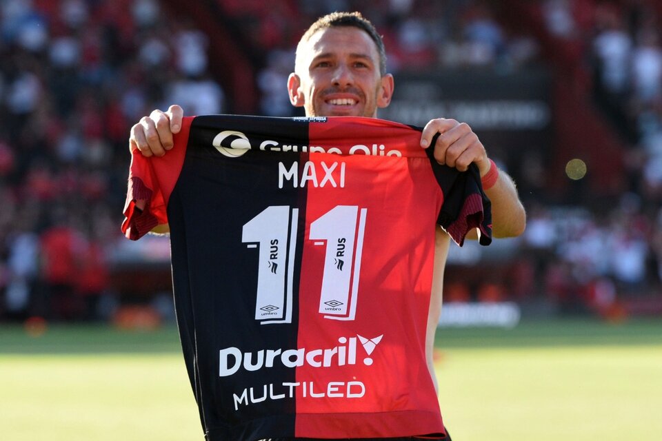 Rodríguez muestra su camiseta luego del gol (Fuente: Fotobaires)