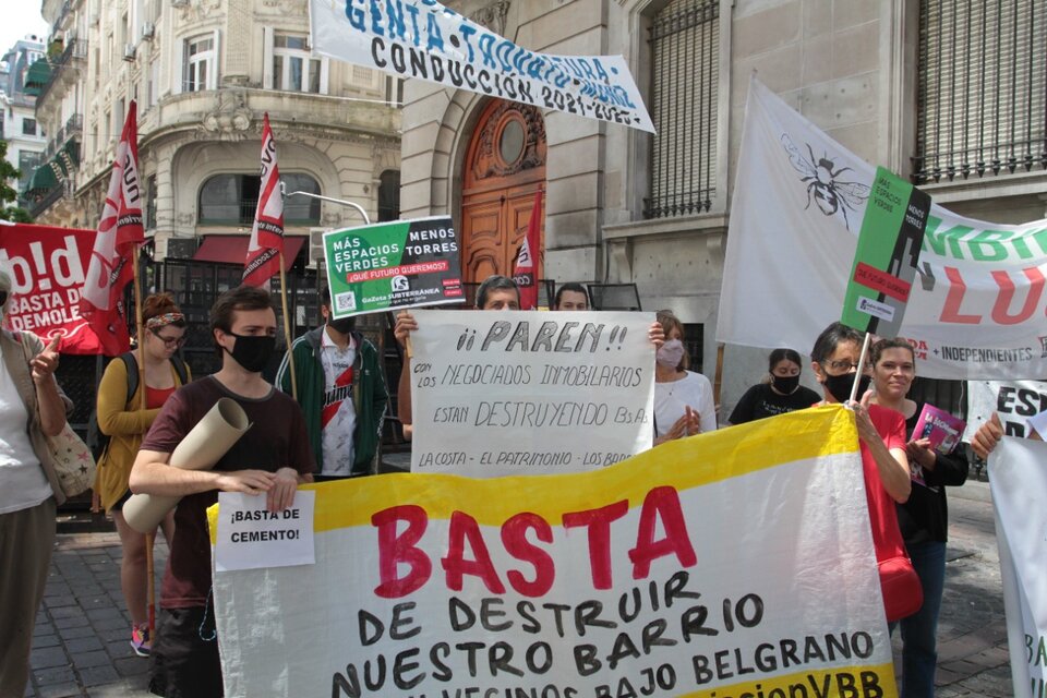 Las organizaciones vecinales protestaron frente a la Legislatura porteña. (Fuente: Bernardino Avila)