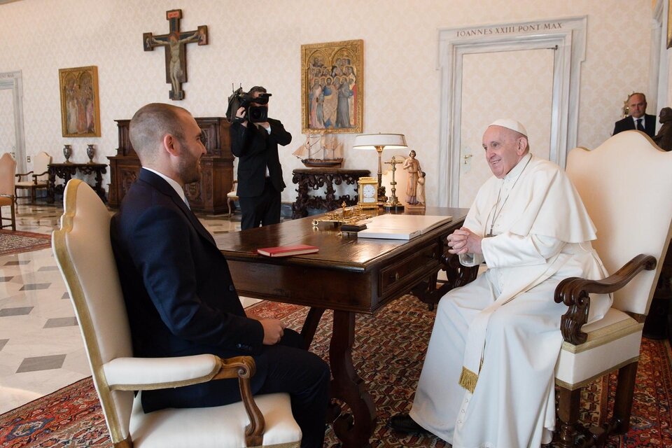 En abril, Guzmán se reunió con Francisco en la Biblioteca Privada del Palacio Apostólico del Vaticano. 