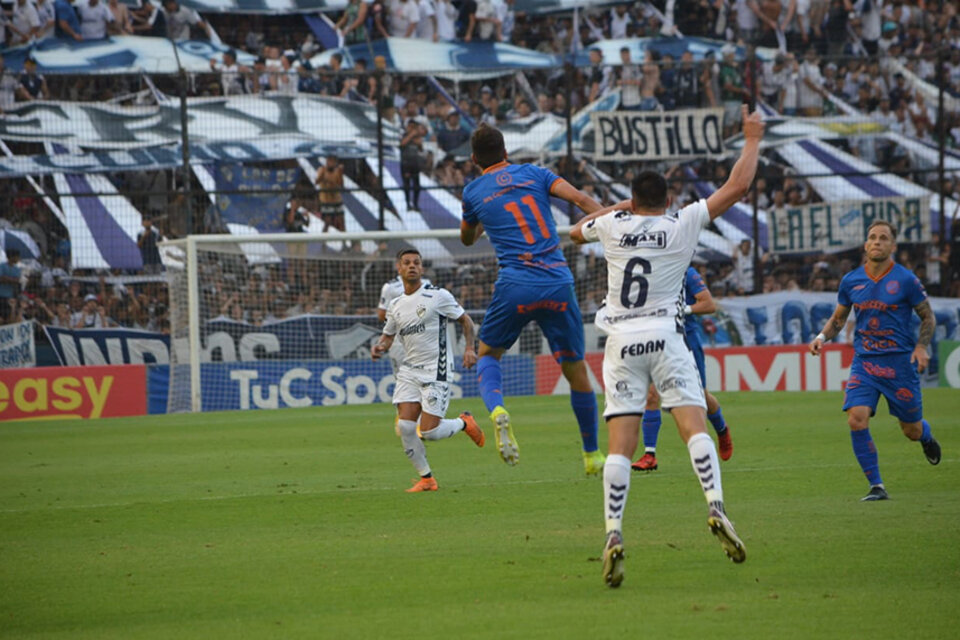 Quilmes se quedó con la serie en los penales. (Fuente: Twitter Deportivo Morón)