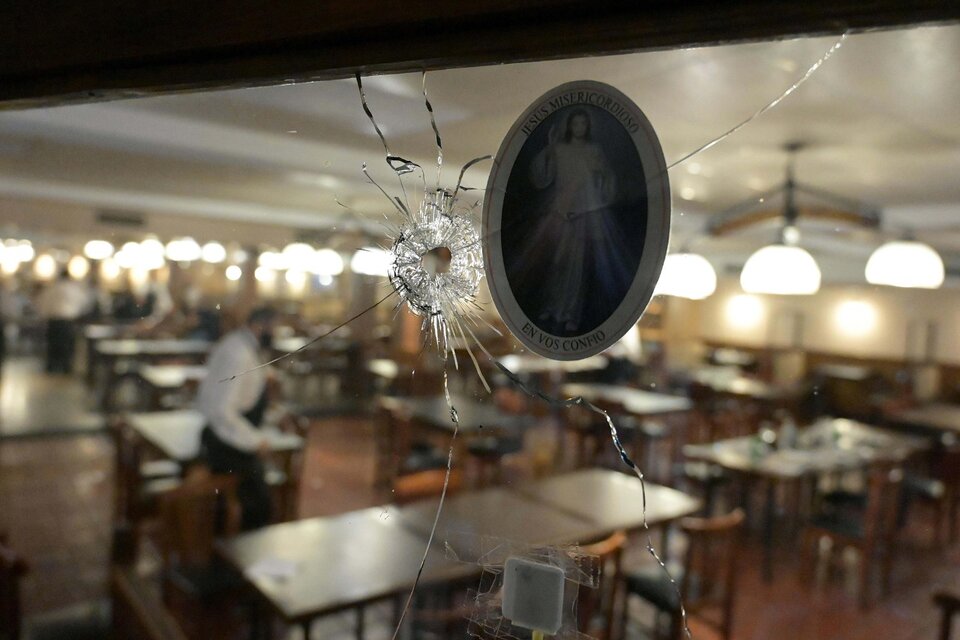 La parrilla El Establo, ubicada en pleno corredor turístico rosarino, fue atacada a tiros la semana pasada. (Fuente: Télam)
