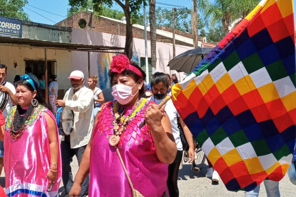 En Salvador Mazza, marcha encabezada por mujeres guaraníes. 