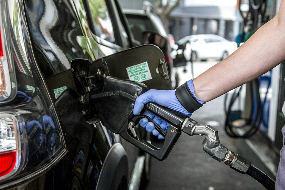 El impuesto a los combustibles seguirá sin aumentos hasta el 1 de marzo. (Fuente: Bernardino Avila)