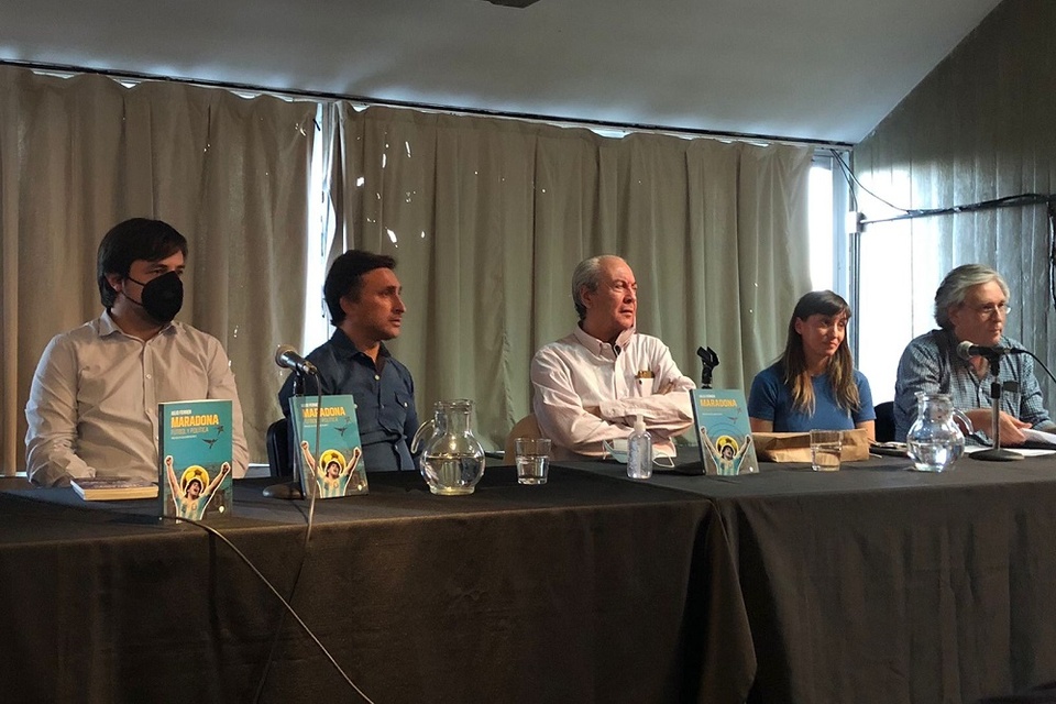 Julio Ferrer, en la presentación de su nuevo libro sobre Maradona