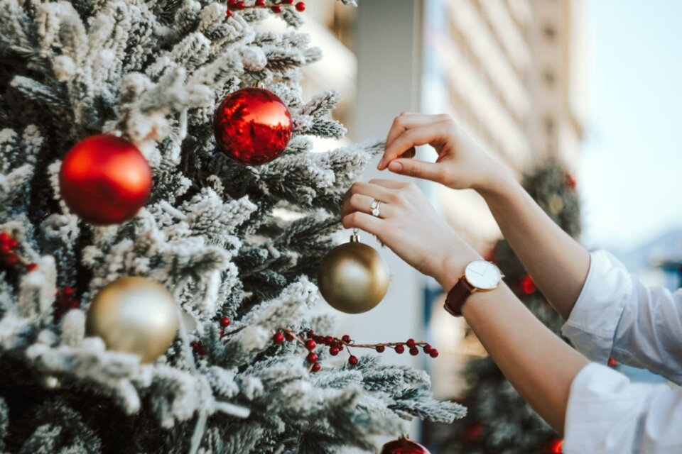 Es tradición armar el árbol de Navidad el 8 de diciembre. (Fuente: AFP)