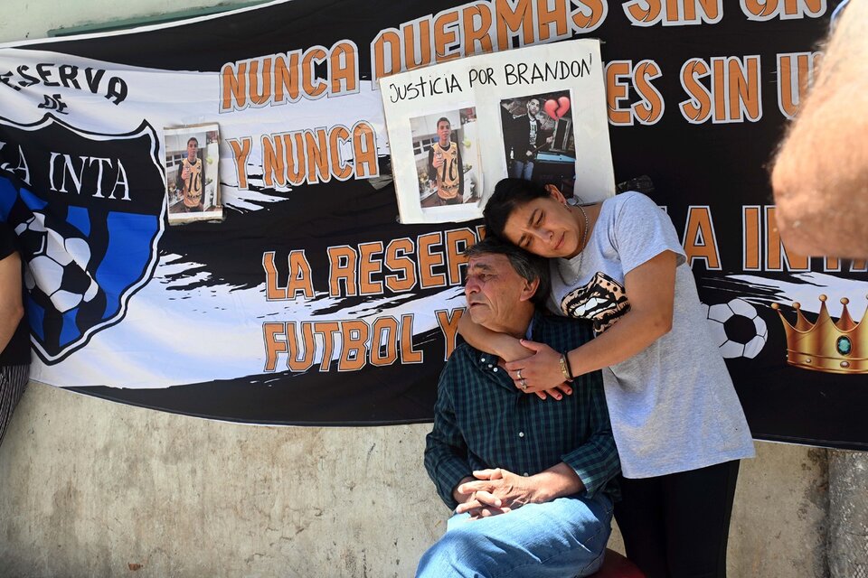 Familiares y amigos de Brandon Ruíz Díaz, el joven asesinado en un fiesta, cortaron este domingo la General Paz en reclamo de justicia. (Fuente: Télam)