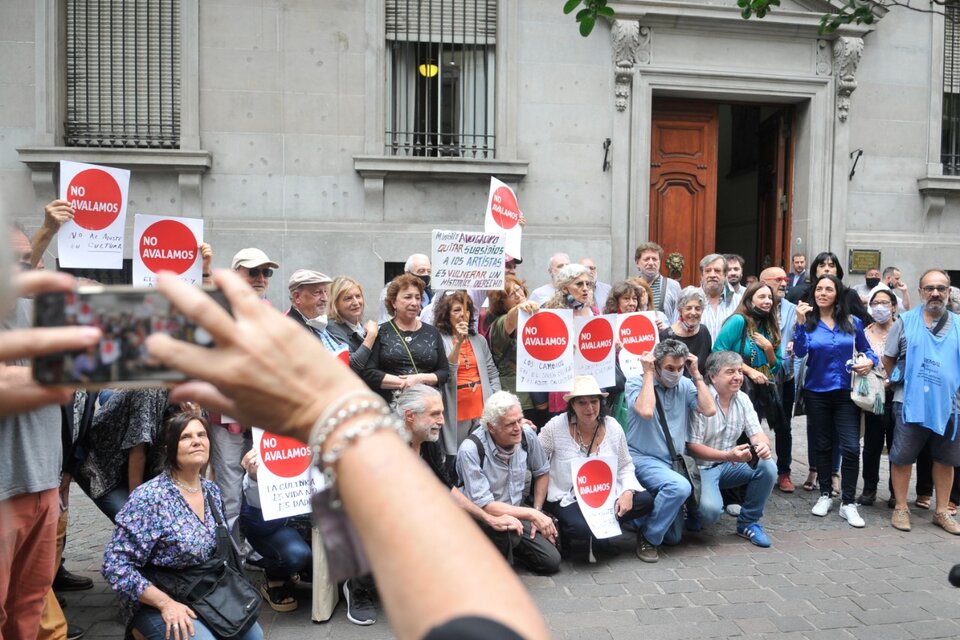 La comunidad artística se movilizó el viernes pasado a la Legislatura. (Fuente: Sandra Cartasso)