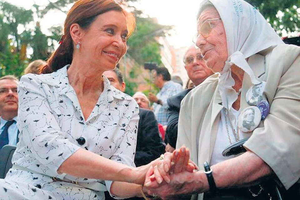 Cristina Kirchner en el homenaje que se realizó a la Iglesia de la Santa Cruz en 2017. (Fuente: Télam)