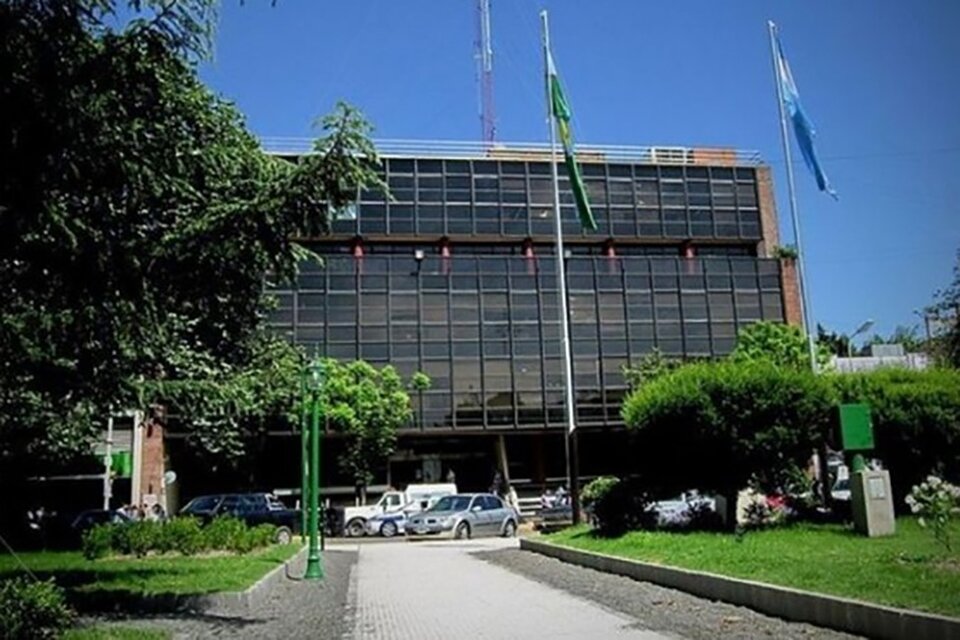 Edificio sede del Municipio de Esteban Echeverría.