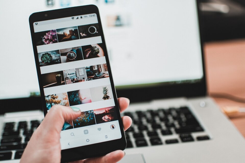 Instagram ofrece la opción al usuario de volver al feed cronológico y abandonar los algoritmos de personalización en la vista principal.
