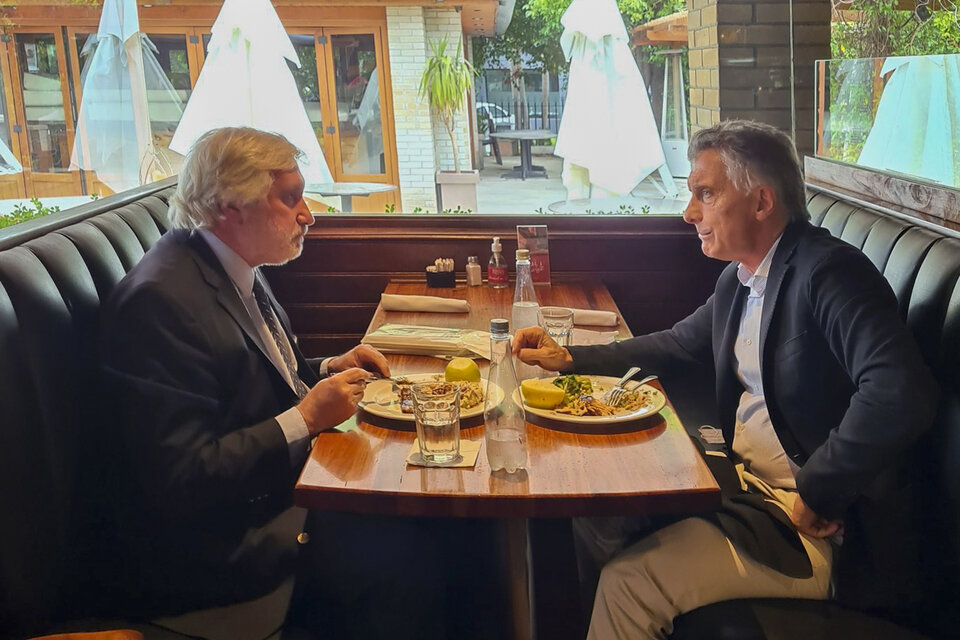 Julio Conte Grand y Mauricio Macri, reunidos en el restaurante Kansas de Vicente López.