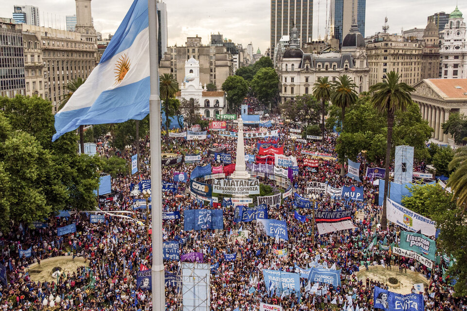 El diálogo entre Cristina Kirchner, Alberto Fernández y la multitud de Plaza de Mayo (Fuente: AFP)