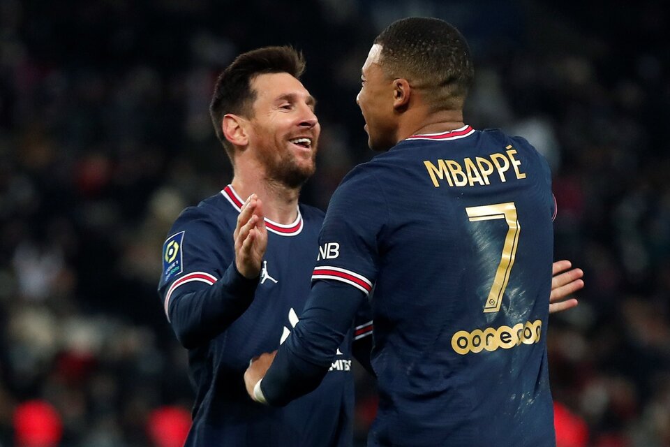 Messi y Mbappé, una sociedad explosiva en el PSG, que venció al Monaco este domingo (Fuente: EFE)