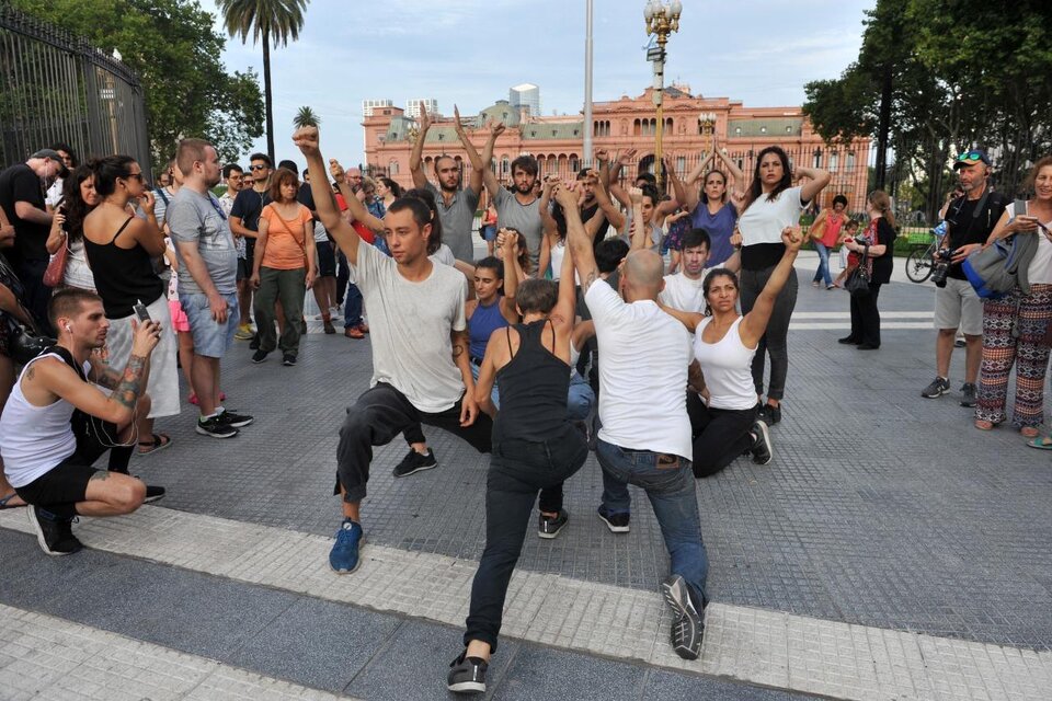 Monumentos en Acción involucra cuerpos pero también voces.