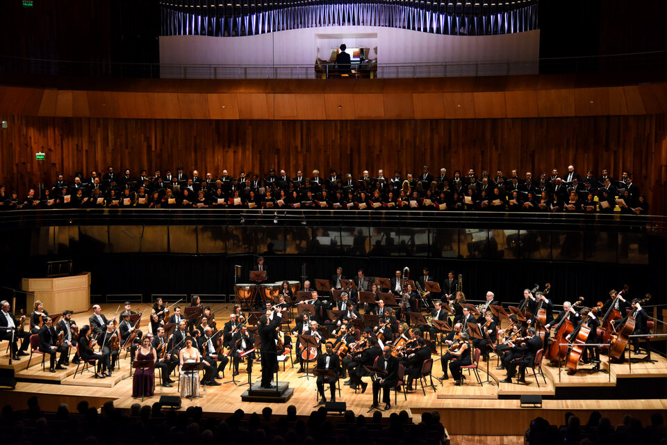 La Orquesta Sinfónica y el Coro Polifónico Nacional, dos de los organismos estables más importantes de la Argentina.