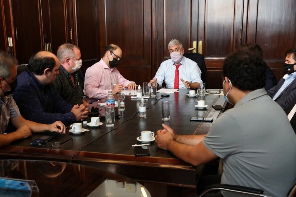 Roberto Feletti, secretario de Comercio Interior, con empresarios panaderos.