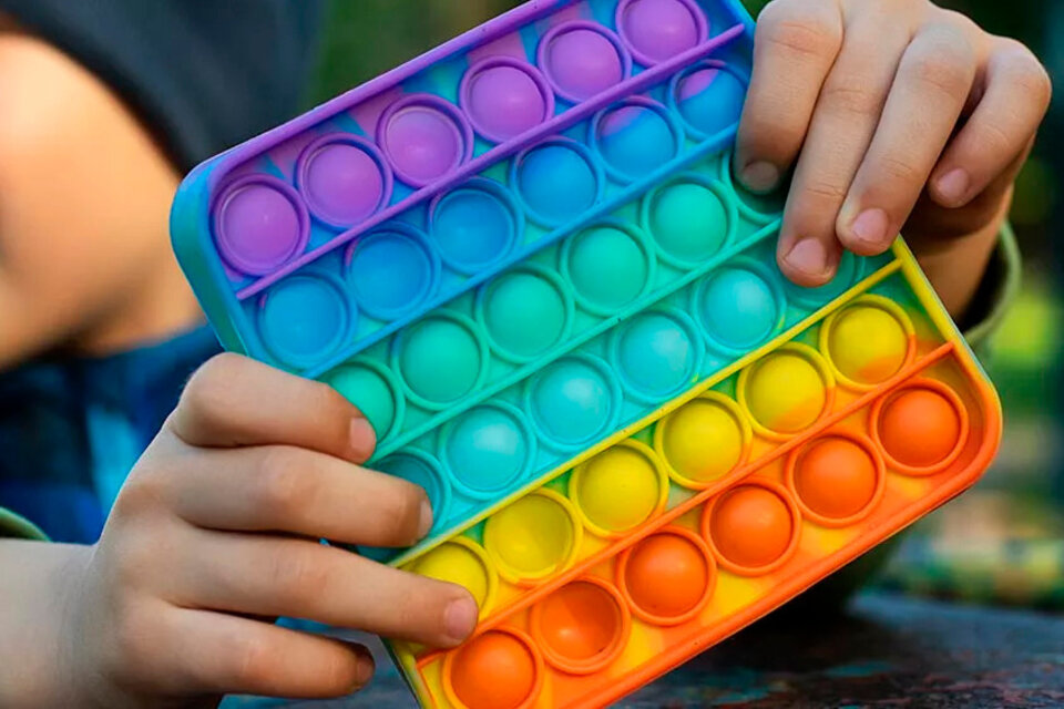 Un juguete con los colores del arcoíris, similares a la bandera LGBT, incautado por el gobierno de Qatar.
