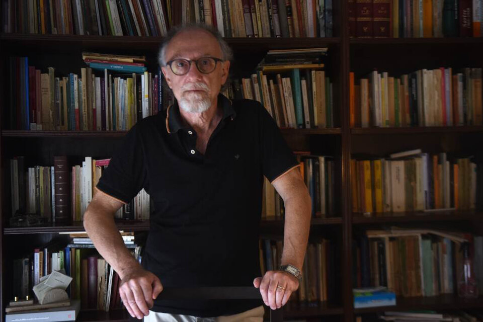 "Este libro saca a Piazzolla de la memoria atemporal y lo pone contacto íntimo con las circunstancias", dice Carlos Kuri. 